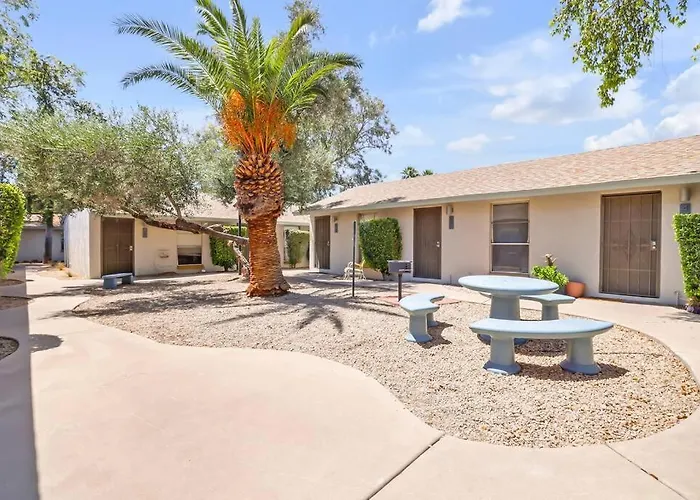 Apartment Cozy W Pool And Free Parking At Phoenix
